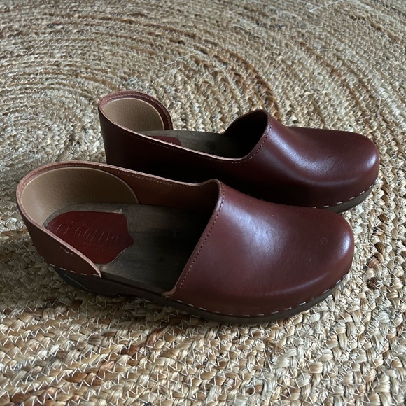 *SOLD* Sandgrens Low Closed Back Brett Clogs - Picture 3 of 4